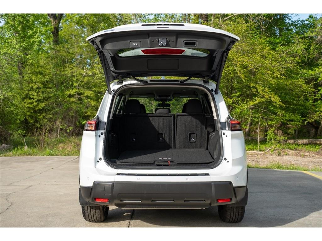 2024 Nissan Rogue SV - Photo 12