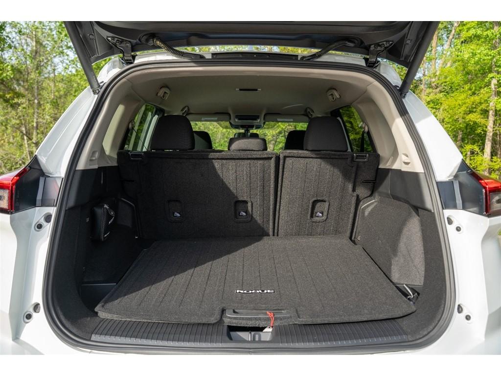 2024 Nissan Rogue SV - Photo 13