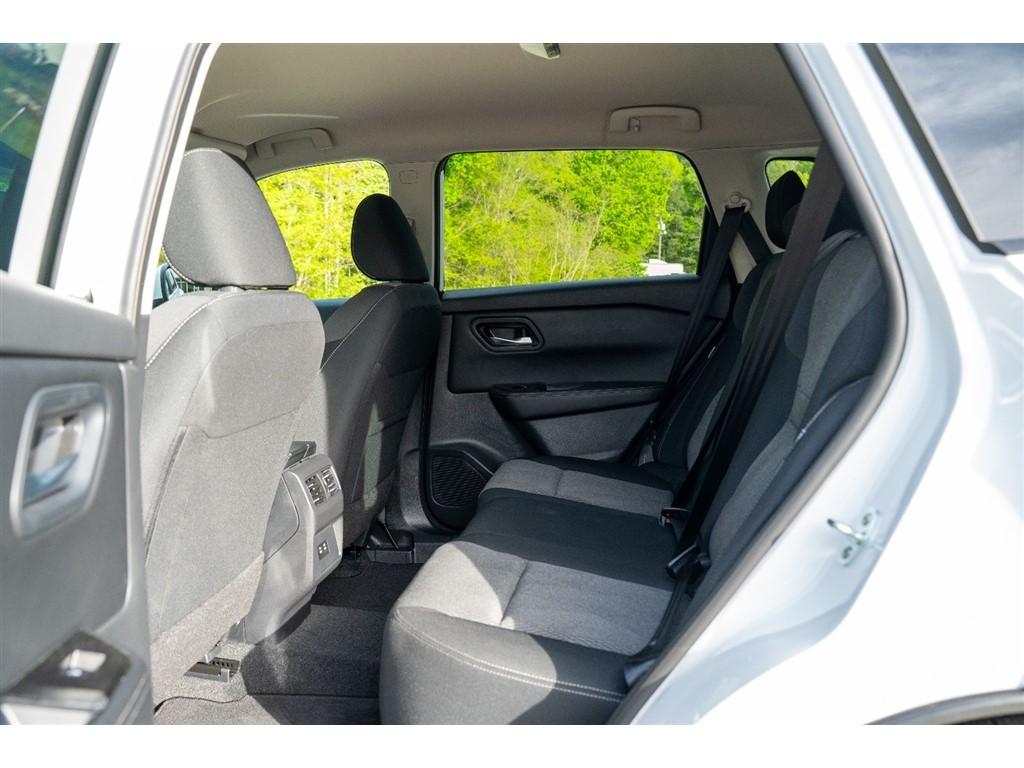 2024 Nissan Rogue SV - Photo 15