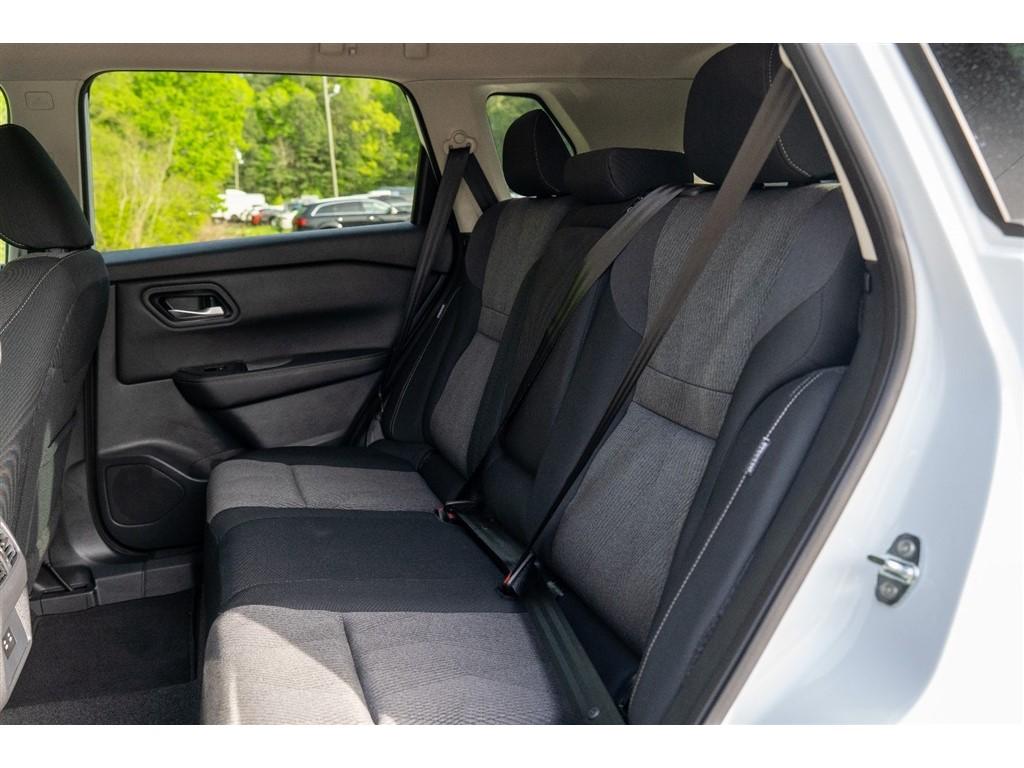 2024 Nissan Rogue SV - Photo 16