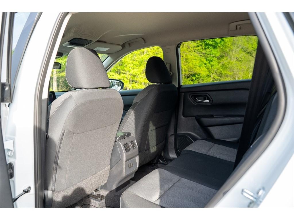 2024 Nissan Rogue SV - Photo 18