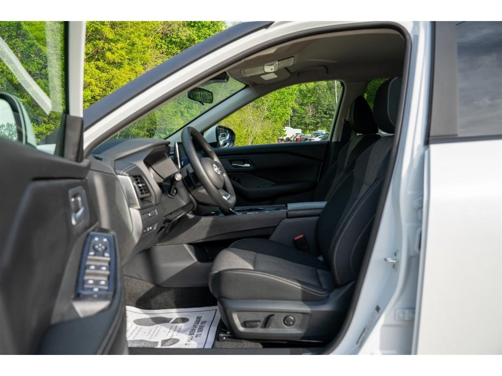 2024 Nissan Rogue SV - Photo 22