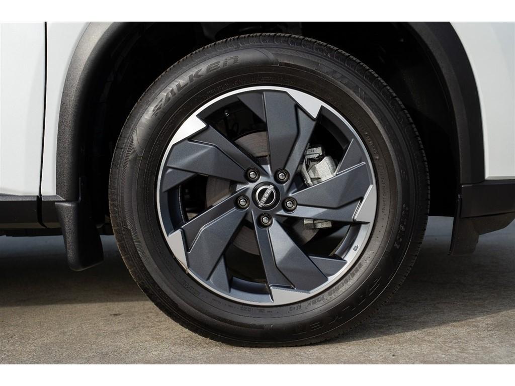 2024 Nissan Rogue SV - Photo 6
