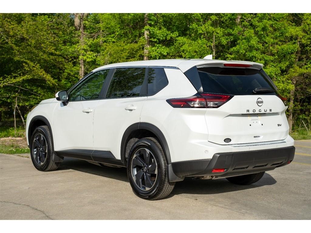 2024 Nissan Rogue SV - Photo 8